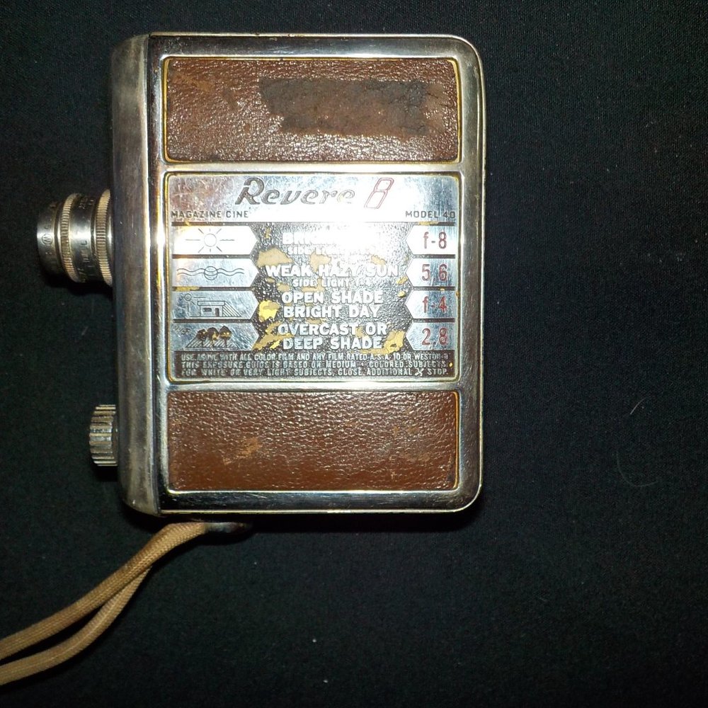 REVERE 8 MODEL 40 MAGAZINE 8MM SPRING-WIND VINTAGE MOVIE CAMERA 1950'S